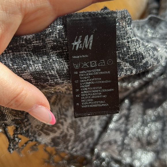 H&M Elegant Black and Silver Floral Scarf - Picture 2 of 2